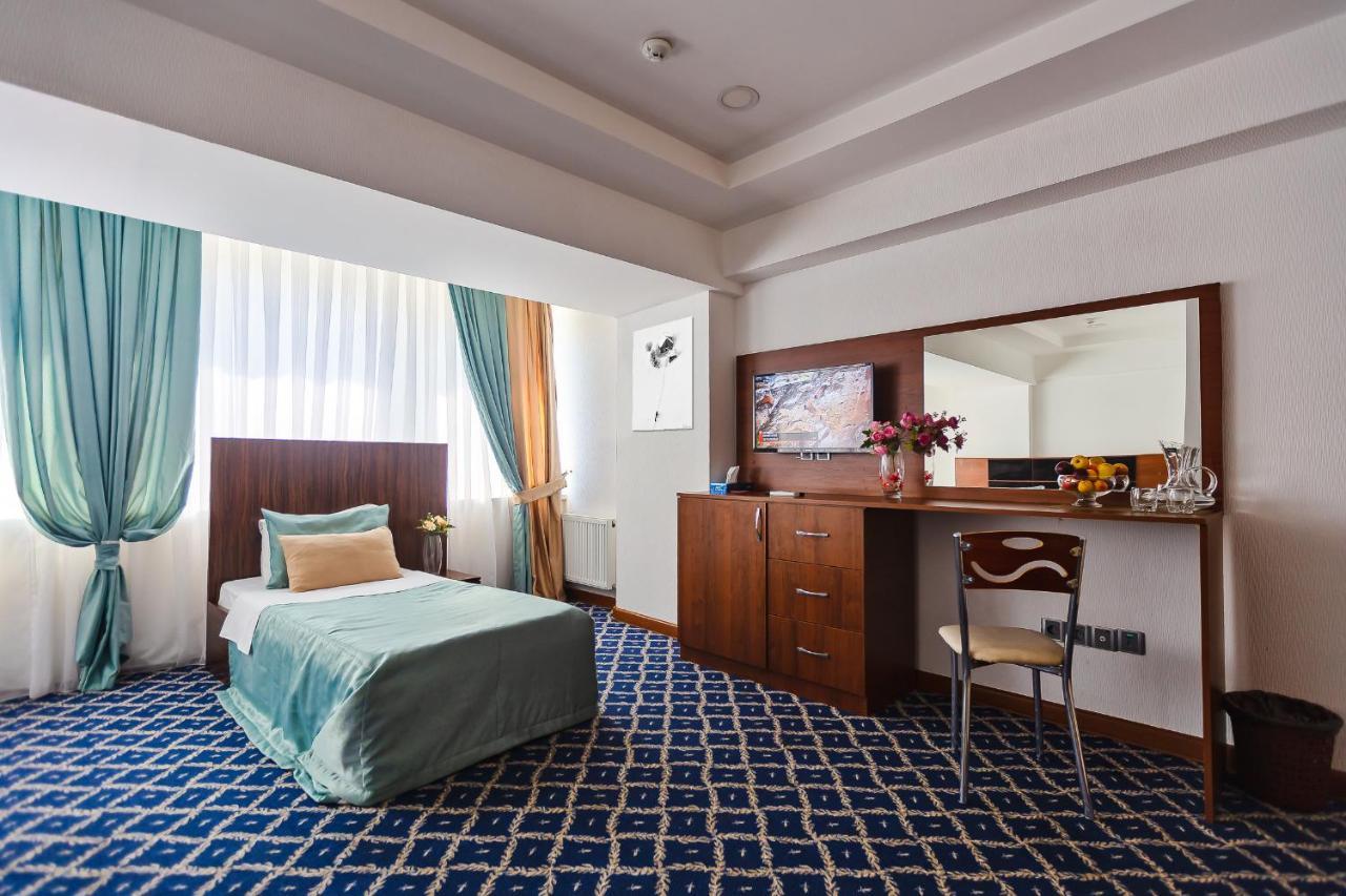 Demir Yol Plaza Hotel Baky Esterno foto